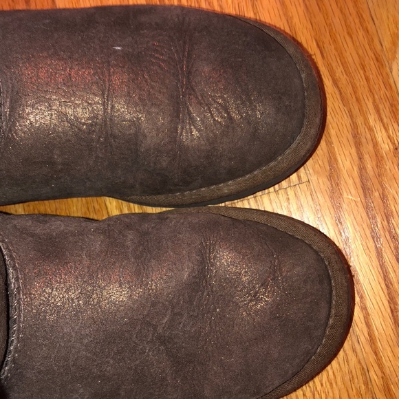 UGGS - Picture 3 of 4